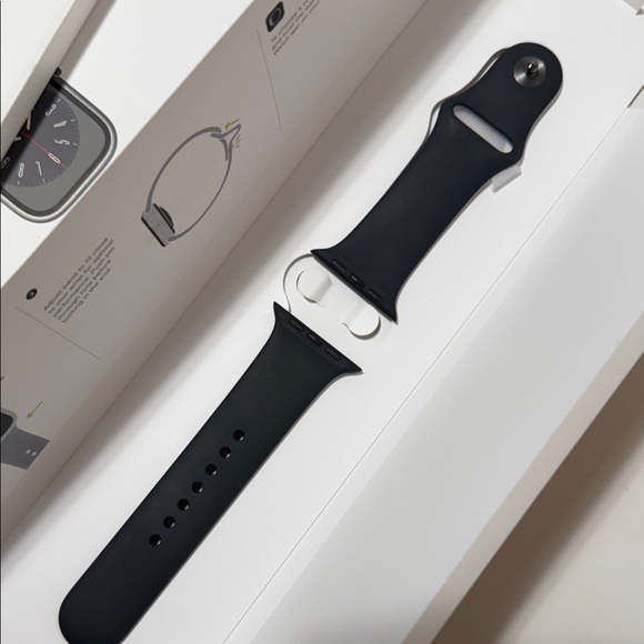 Apple Watch Stainless Steel Series 8 45mm w/ Black Band S/M - Picture 4 of 12